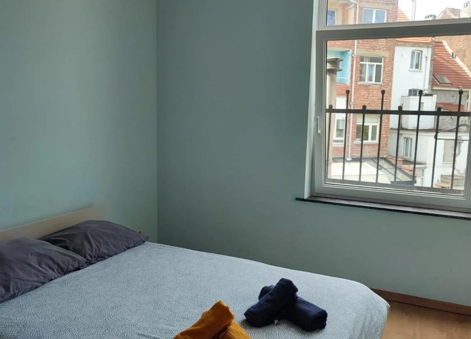 Chambre Confortable Avec Un Lit Double A Schaerbeek Cle Bleu Brussels 0*,